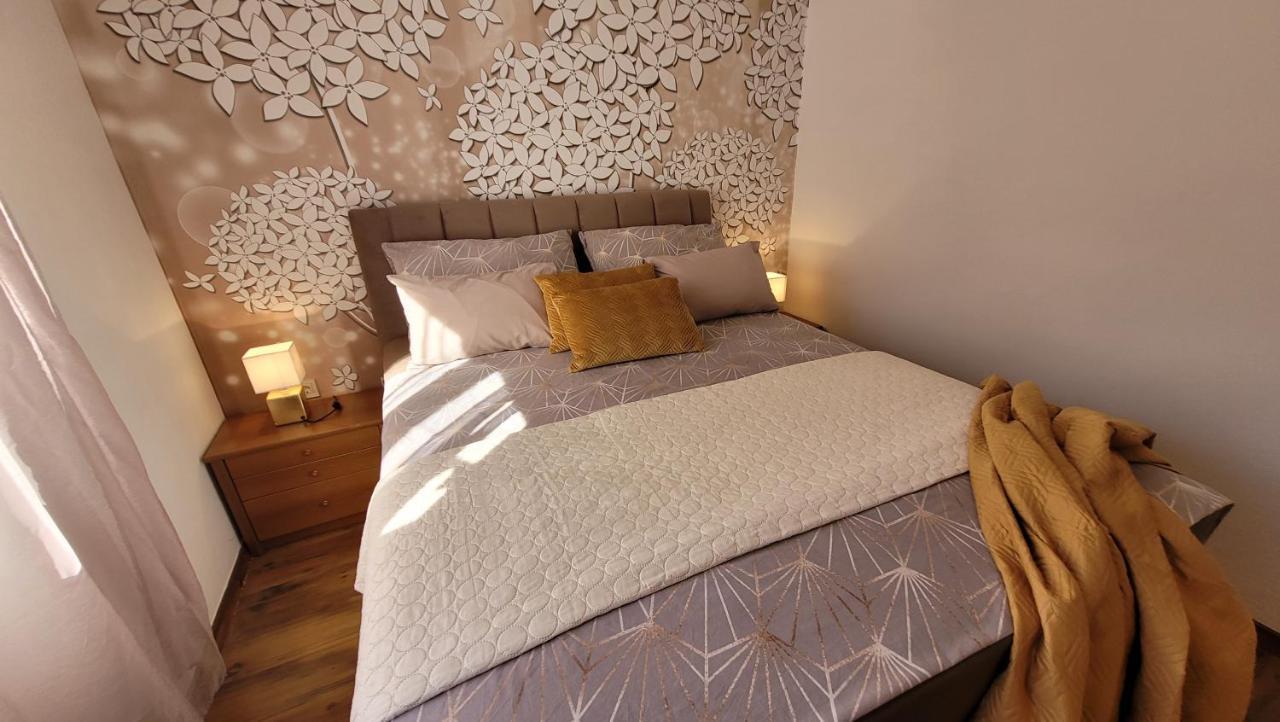 Lily Apartment Кърк Екстериор снимка