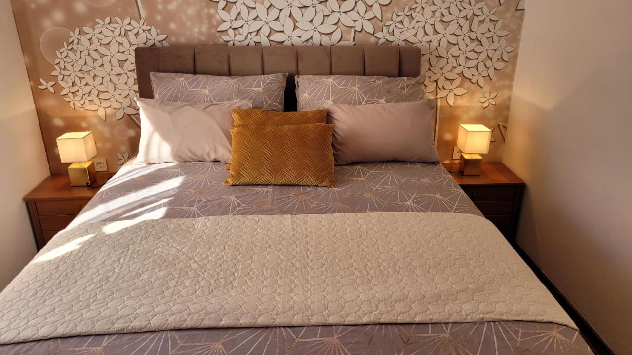 Lily Apartment Кърк Екстериор снимка
