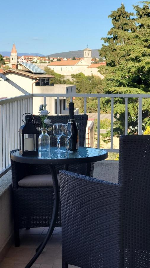 Lily Apartment Кърк Екстериор снимка