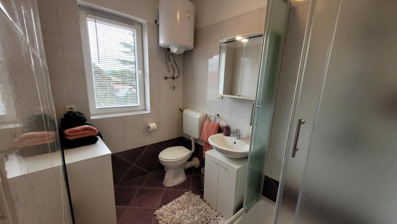 Lily Apartment Кърк Екстериор снимка