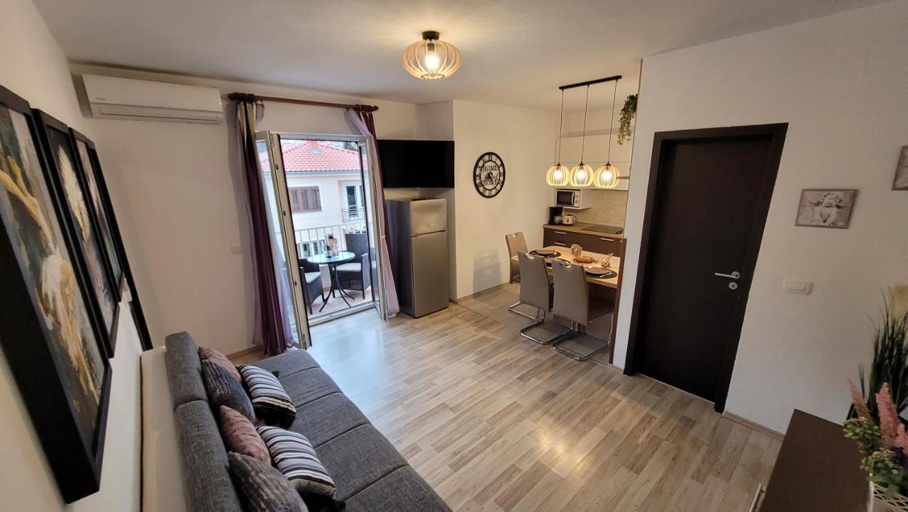 Lily Apartment Кърк Екстериор снимка