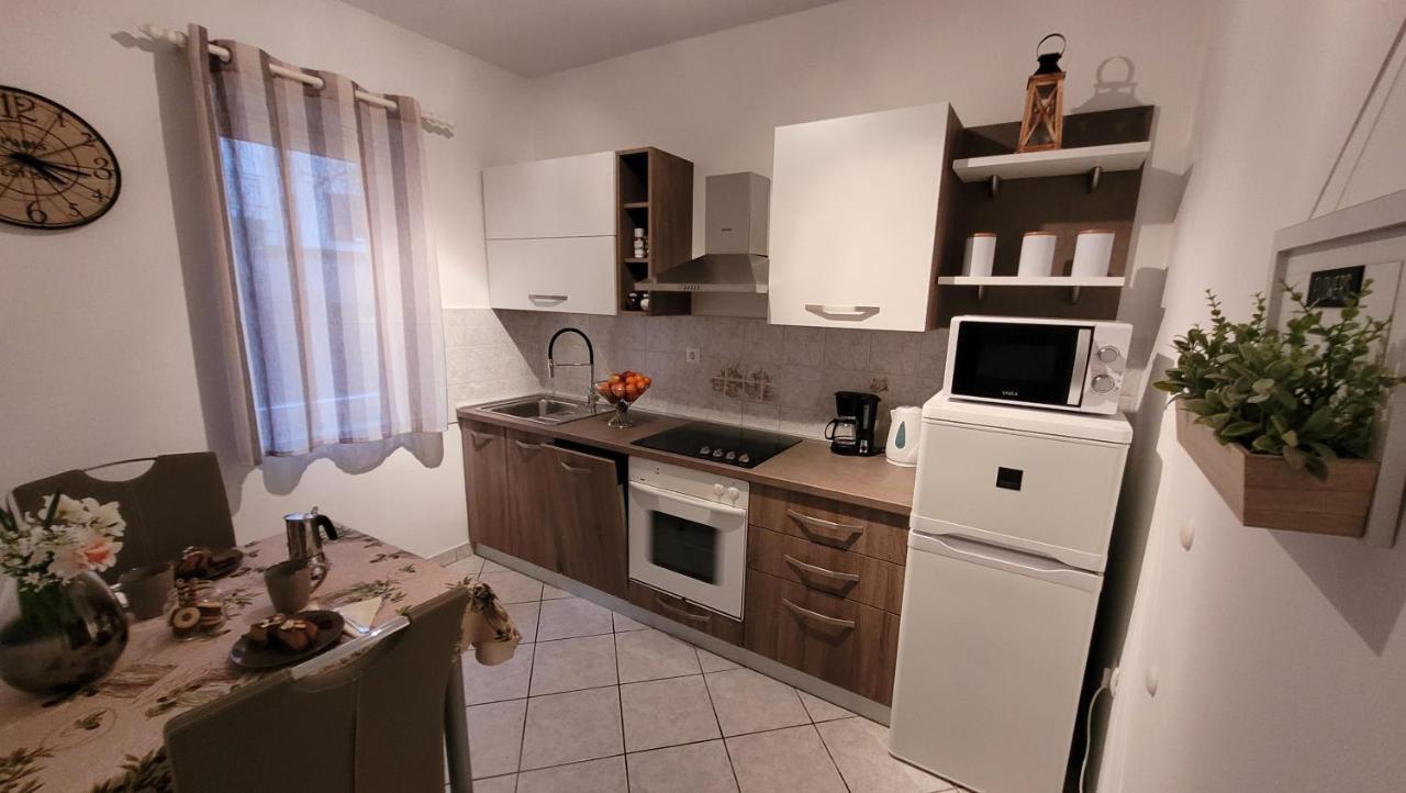 Lily Apartment Кърк Екстериор снимка