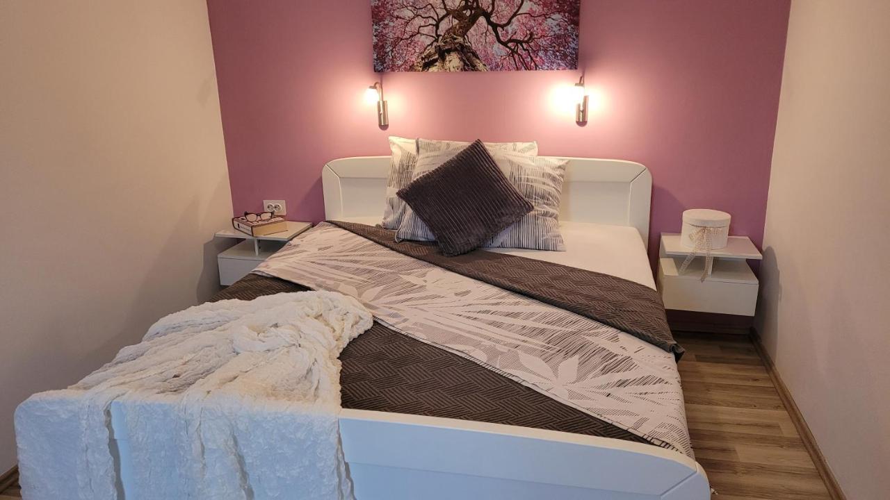 Lily Apartment Кърк Екстериор снимка